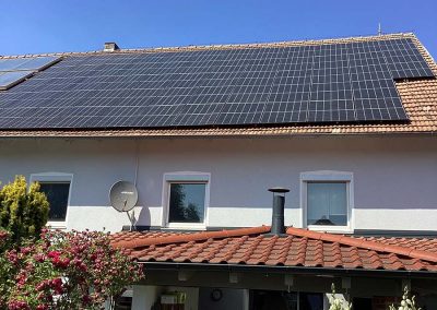 Großflächige Photovoltaik-Anlage